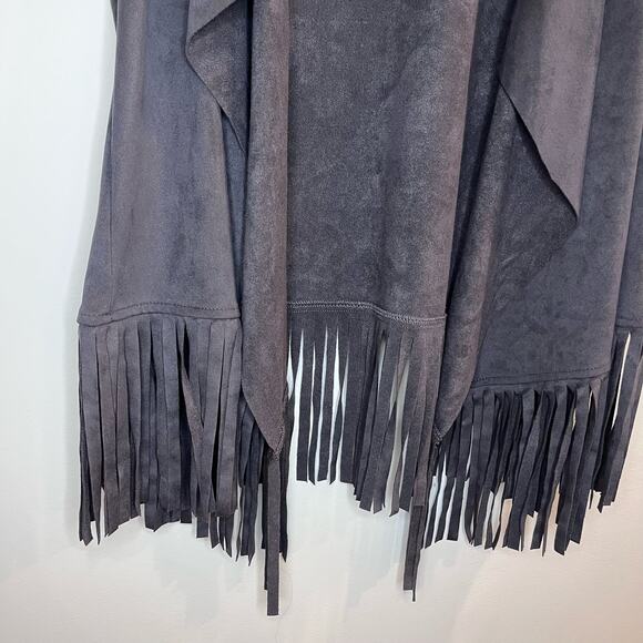 By Design NWT Women's‎ Grey Suede Looking Fringe Vest Size XL - Picture 3 of 7